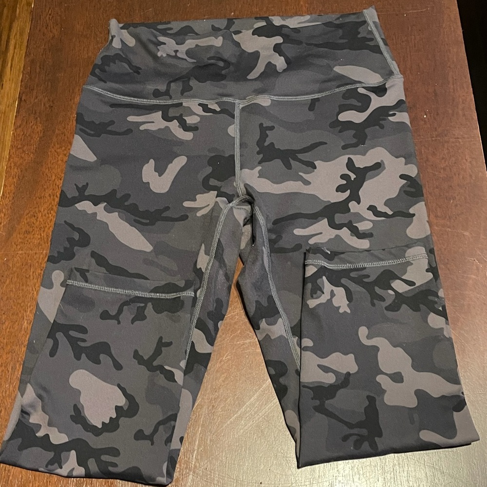 Zyia Forest Camo Luxe HiRise Capri 20" Gem
